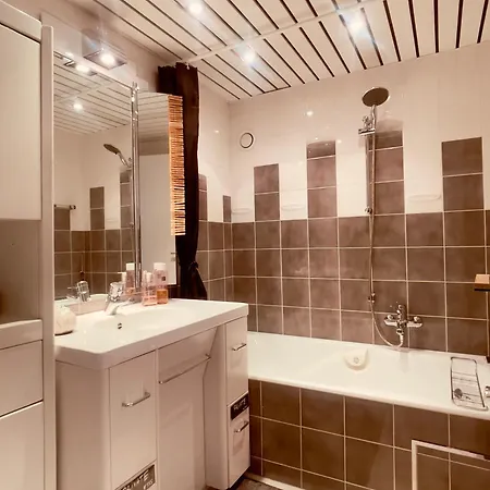 Heaven On 7 Apartment